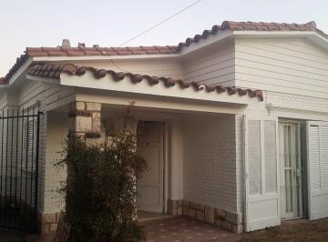 dueño alquila hermosa propiedad, muy buena ubicacion, segura, comoda metros de n · Casa en Alquiler Cerro de Las Rosas