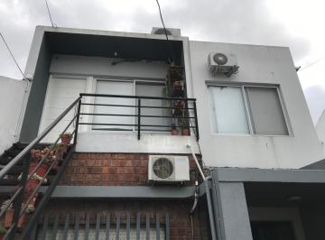 Casa de 4 ambientes, Lanús · Oportunidad: Casa, Galpón y Departamento. Apta Crédito.