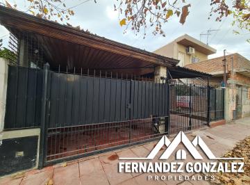 Casa de 4 ambientes, Lomas de Zamora · Casa Tipo Chalet de 5 Amb. con Entrada Para 2 Autos y Patio.