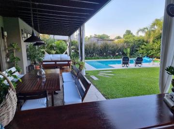 Casa · 230m² · 5 Ambientes · 4 Cocheras · Weston Excelente Calidad