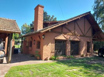 Casa · 200m² · 3 Ambientes · 2 Cocheras · Muy Linda Casa en Venta, Bella Vista