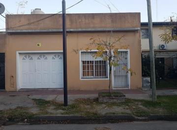 PH de 3 ambientes, Lanús · Nuevo Valor! en Venta P. H. Al Frente 3 Amb. con Cochera y Patio. Lanus O.