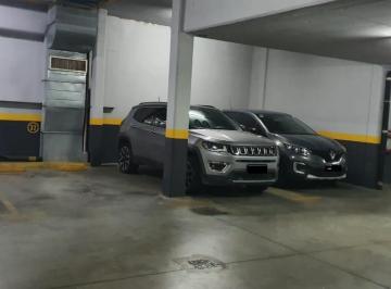 Garage · Amplia Cochera Cubierta - Seg 24hs - a m de Av Cordoba