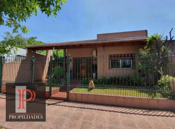 Casa · 150m² · 4 Ambientes · 2 Cocheras · Casa de 3 Dorm. en Lomas de Zamora Oeste con Espacio Para Lugar de Trabajo