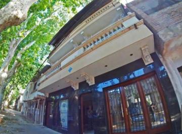 Casa · 310m² · 13 Ambientes · 1 Cochera · Casa Amplia en Venta Apta Para Vivienda o Uso Comercial Parque Independencia Centro Rosario