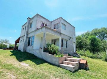 Casa · 170m² · 7 Ambientes · 1 Cochera · Venta de Casa con Pileta, Cochera y Gran Parque, en Molinari - Cosquín