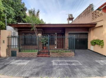 Casa · 112m² · 4 Ambientes · 1 Cochera · Casa 4 Ambientes en Venta en Castelar Sur