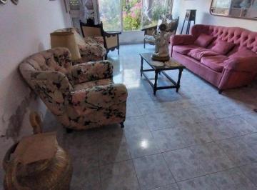 Casa · 140m² · 6 Ambientes · 1 Cochera · Chalet 6 Ambientes Zona San Juan