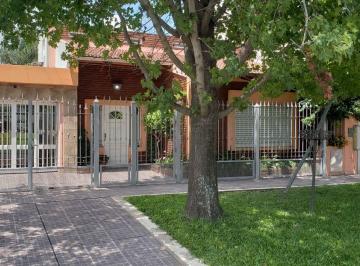 OCP-OCP-561_2 · Vendo Amplia Casa con Piscina y Patio.