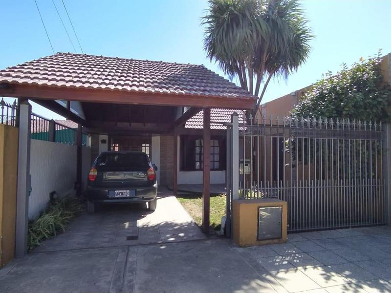 Chalet 4 amb, 200m² con parque y quincho — José Manuel Zacagnini