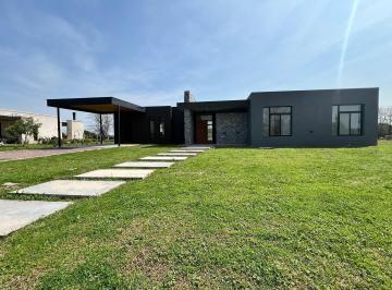 Casa · 170m² · 4 Ambientes · 2 Cocheras · Casa 4 Ambientes - Club de Campo Everlinks - Lujan