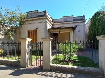 Casa · 251m² · 5 Ambientes · 2 Cocheras · Casa en Calle Ituzaingó, Luján