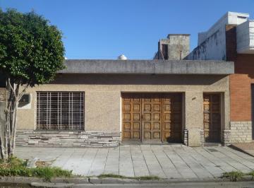 Casa · 113m² · 3 Ambientes · 1 Cochera · Casa en Venta Ubicado en Sarandí, Avellaneda, G. B. a. Zona Sur