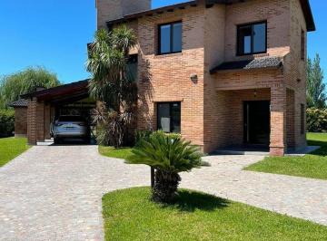 Casa · 311m² · 4 Dormitorios · 3 Cocheras · Casa en Venta 4 Dorm. Barrio La Concepción Club de Campo, Luján