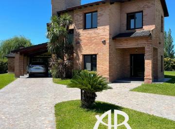 Casa · 311m² · 4 Dormitorios · 3 Cocheras · Casa en Venta 4 Dorm. Barrio La Concepción Club de Campo, Luján