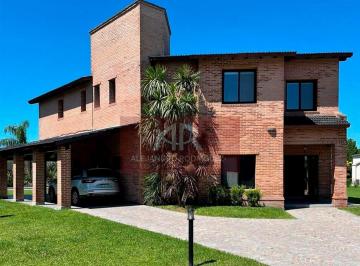Casa · 311ha · 4 Dormitorios · 3 Cocheras · Casa en Venta 4 Dorm. Barrio La Concepción Club de Campo, Luján