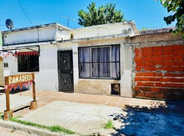 Casa · 84m² · 3 Ambientes · 1 Cochera · Casa - Lanús Este