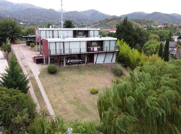 Casa · 300m² · 7 Ambientes · 6 Cocheras