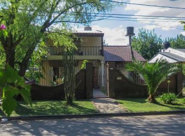Casa · 200m² · 5 Ambientes · 3 Cocheras · Chalet en Venta, Dos Plantas, 4 Dorm., Parque y Pileta
