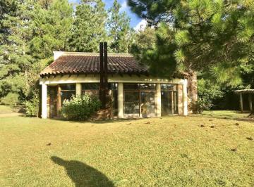 Casa · 260m² · 5 Ambientes · 1 Cochera · Casa en Alquiler y Venta Portezuelo