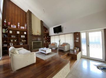 Casa · 217m² · 6 Ambientes · 1 Cochera · Hermosa Casa de 3 Dorm. en Zona Sur - Rosario