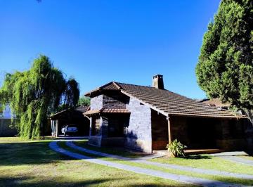 Quinta vacacional · 300m² · 8 Ambientes · 3 Cocheras · Casa - B. Corimayo