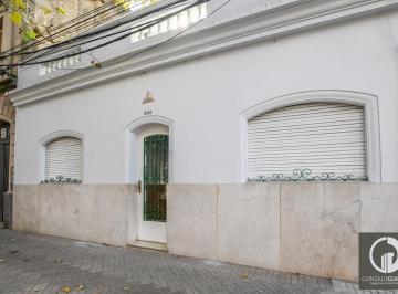 Casa · 90m² · 7 Ambientes · Casa de 2 Dorm. en Venta con Patio y Terraza Parrillero Echesortu Rosario Centro