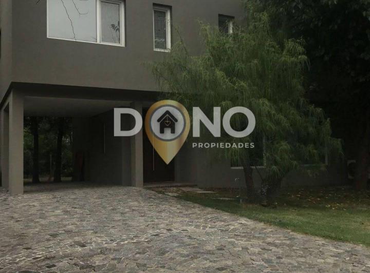 Casa · 10m² · 5 Ambientes · 2 Cocheras