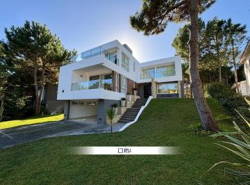 Casa · 275m² · 5 Ambientes · 1 Cochera · Casa en Venta Costa Esmeralda, Barrio Residencial I.