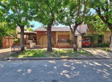Casa · 120m² · 4 Ambientes · 2 Cocheras · Chalet 4 Ambientes Venta Ituzaingó Norte