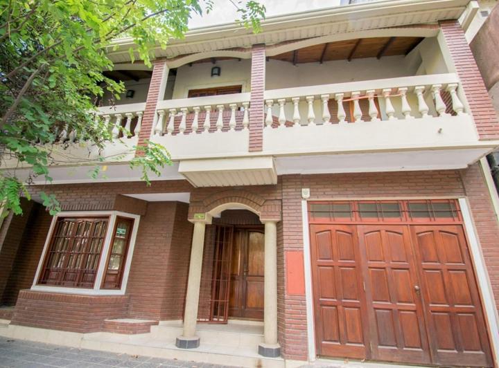 Casa · 300m² · 4 Ambientes · 1 Cochera