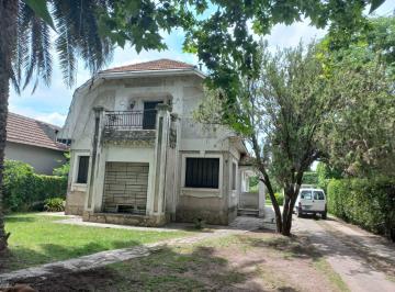 Casa de 5 ambientes, Almirante Brown · Excelente Casona Corte Ingles, Lote de 1171 m Cuad. Zona Netamente Residencial