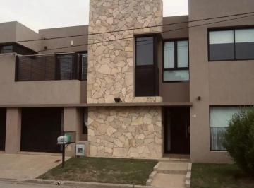 Casa de 5 ambientes, Brandsen · Hermosa Casa Moderna de 4 Amb. Acepta Permuta de Menor Valor! en Brandsen