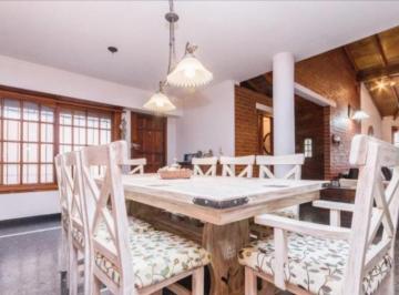 Casa de 4 ambientes, Lomas de Zamora · Casa en Venta de 4 Ambientes en Temperley. Nuevas Condiciones. Acepta Permuta