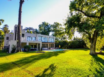 Casa de 6 ambientes, Ituzaingó · Espectacular Casa en Los Pinguinos