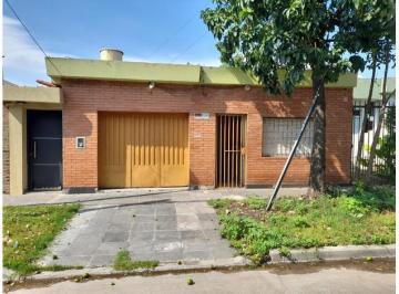 PH · 83m² · 4 Ambientes · 1 Cochera · Venta PH Tipo Casa de 4 Ambientes en Morón.