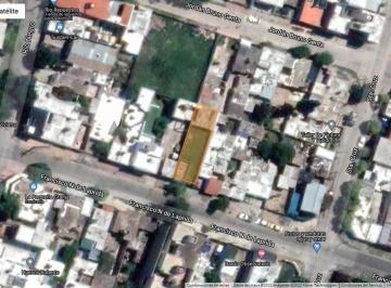 Terreno · 60m² · 5 Cocheras · Venta Apto Para Construir en Altura (8x26,25) 210 m² Zona 3 en Observatorio U$s60