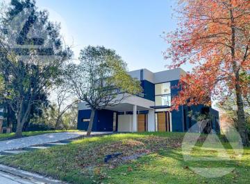 Casa · 292m² · 4 Ambientes · 1 Cochera · Barrio Privado Saint Thomas Oeste - Canning