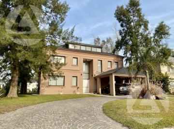 Casa · 278m² · 6 Ambientes · 1 Cochera · Casa en Venta en Saint Thomas Este - Canning
