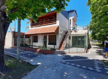 Casa · 180m² · 6 Ambientes · 2 Cocheras · !dos Casas Independientes! Oportunidad Lomas de Zamora