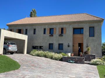 Casa · 540m² · 6 Ambientes · 4 Cocheras · Venta Casa de 4 Dorm. en Barrio Costa Nogal