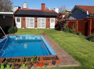 KNK-KNK-2995_2 · Chalet 3 Ambientes con Cochera Piscina Patio Escucha Oferta