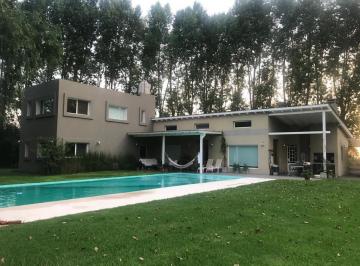 Casa · 260m² · 7 Ambientes · Casa en Venta en Colonia de Chacras - Cardales