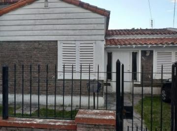 Casa · 60m² · 3 Ambientes · 1 Cochera · Venta Casa 3 Ambientes, Temperley