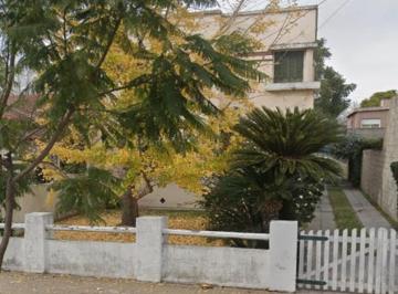 Casa · 176m² · 4 Ambientes · 1 Cochera · Casa en Venta en Marmol 4 Ambientes con Gran Jardin