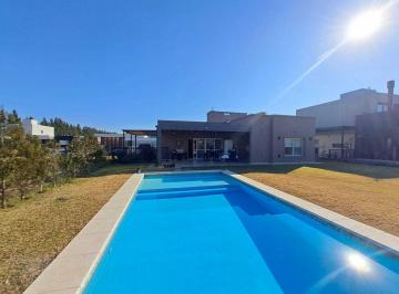 Casa de 4 ambientes, Esteban Echeverría · Casa Amoblada de 4 Ambientes con Pileta en Santa Ines Canning Esteban Echeverria