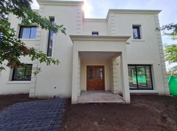 Casa · 267m² · 5 Ambientes · 2 Cocheras · Barrio Haras Santa Maria