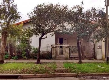 Casa · 109m² · 4 Ambientes · 2 Cocheras · Casa en Venta en Ramos Mejia