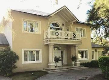 Casa · 590m² · 6 Dormitorios · 1 Cochera · Elegante Propiedad en Country San Diego