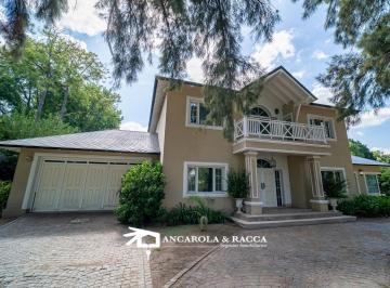 Casa · 590m² · 6 Dormitorios · 1 Cochera · Elegante Propiedad en Country San Diego